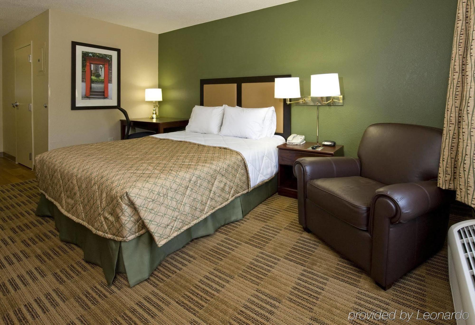 Extended America - - Middletown Hotel